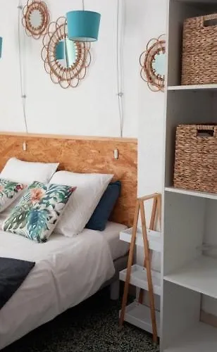 One Hundred Apartment *