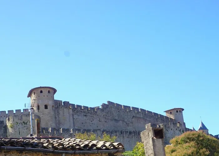 One Hundred Apartment *