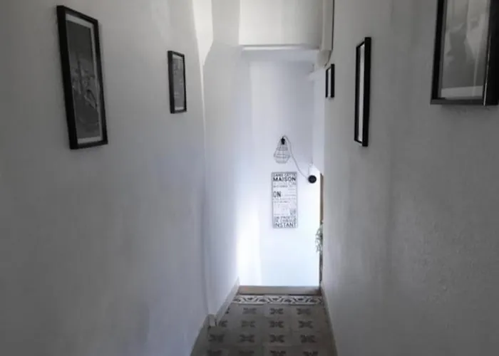 One Hundred-clim-patio-spa-parking-bbq-lit électrique